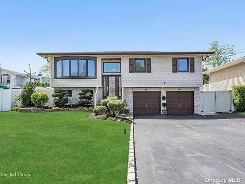 10 Brewster Rd W, Massapequa, NY 11758