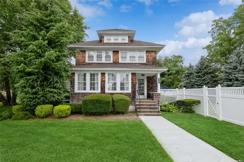 72 Udall Rd, West Islip, NY 11795