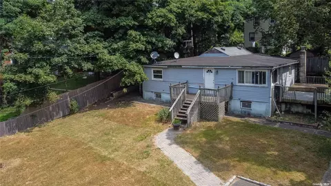 7 Acacia Rd, Rocky Point, NY 11778