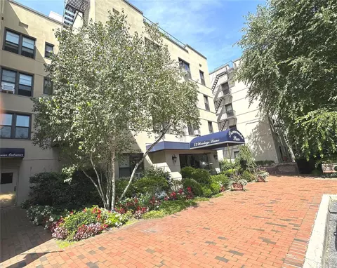 11 Wooleys Ln #2-H, Great Neck, NY 11023