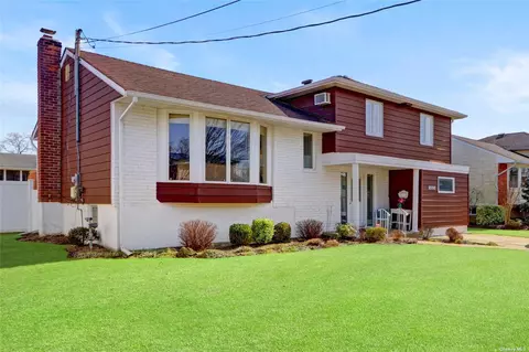 2252 Brody Ln, Bellmore, NY 11710