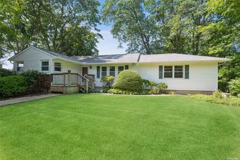 2 Farragut Pl, Huntington, NY 11743