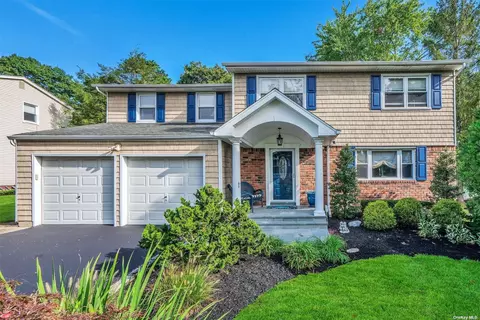 9 Sheila Dr, Hauppauge, NY 11788