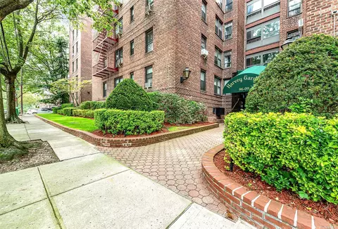 96-09 67th Ave #5C, Rego Park, NY 11374