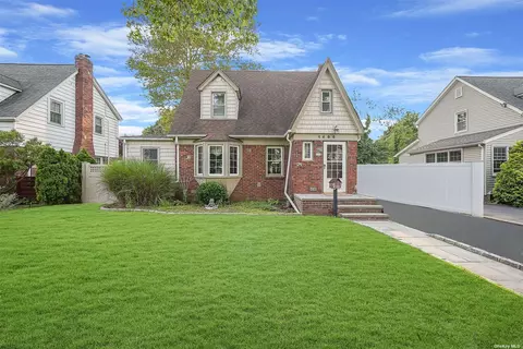 1500 Kenneth Ave, North Baldwin, NY 11510