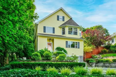 24 Gaines St, Huntington, NY 11743