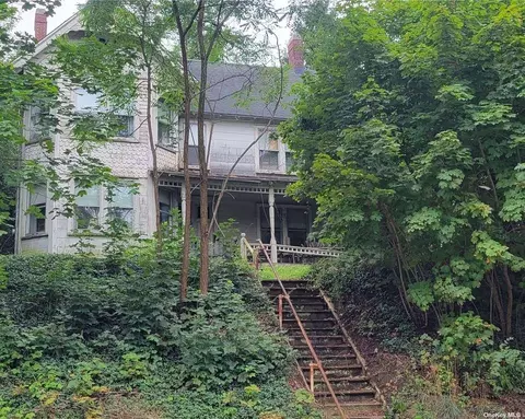 570 Main St, Northport, NY 11768