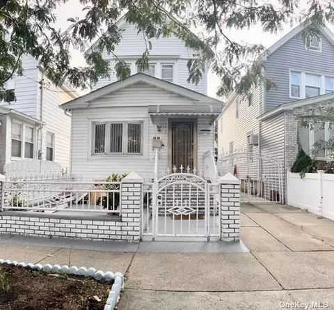 89-06 120th St, Richmond Hill North, NY 11418