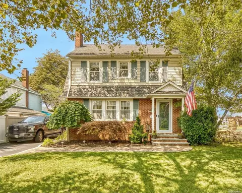 71 Stuart Ave, Amityville, NY 11701