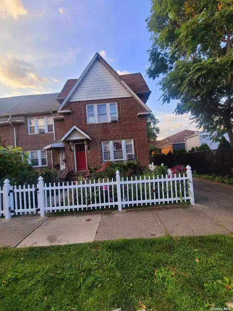 161-33 84th Rd, Jamaica Hills, NY 11432