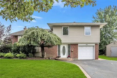 104 Radcliffe Rd, Plainview, NY 11803