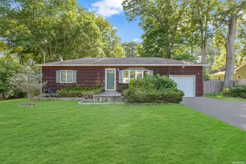29 N Swezeytown Rd, Middle Island, NY 11953
