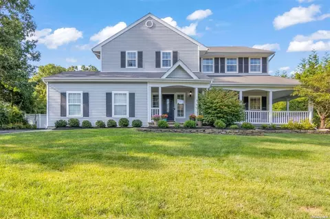 28 Lily Dr, South Setauket, NY 11720