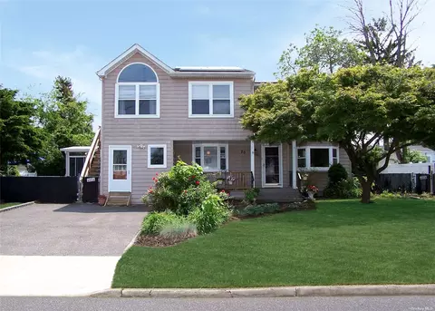 20 Fountain Ave, Selden, NY 11784