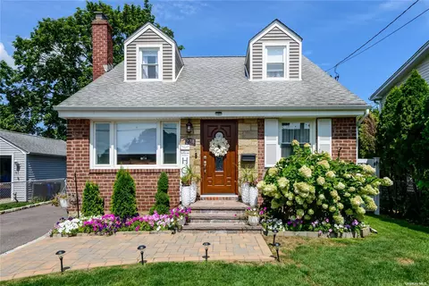 224 Jerome Ave, Carle Place, NY 11514
