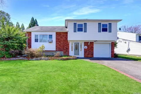 10 Kent Ln, North Babylon, NY 11703