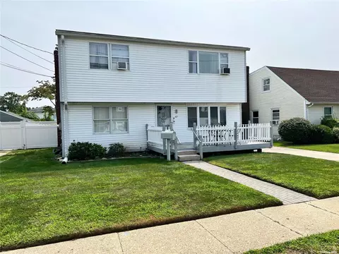67 Nassau Ave, Plainview, NY 11803
