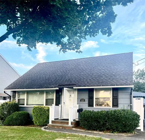 133 Miller Rd, Hicksville, NY 11801