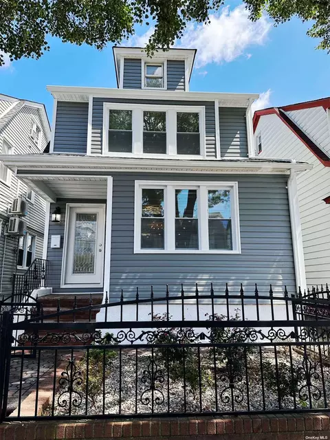 93-55 204th St, Hollis, NY 11423