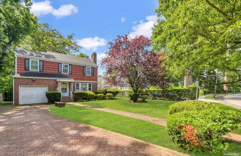 151 W Lena Ave, Freeport, NY 11520