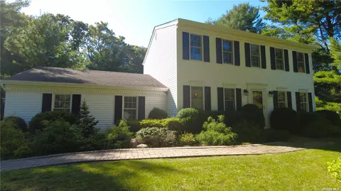 139 Josephine Dr, Wading River, NY 11792