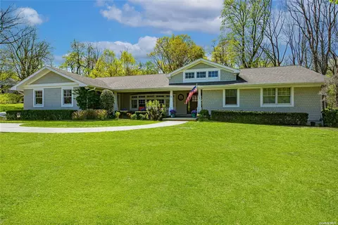 44 Harbor Hill Dr, Lloyd Harbor, NY 11743