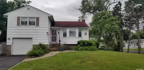 262 Grand Blvd, Deer Park, NY 11729
