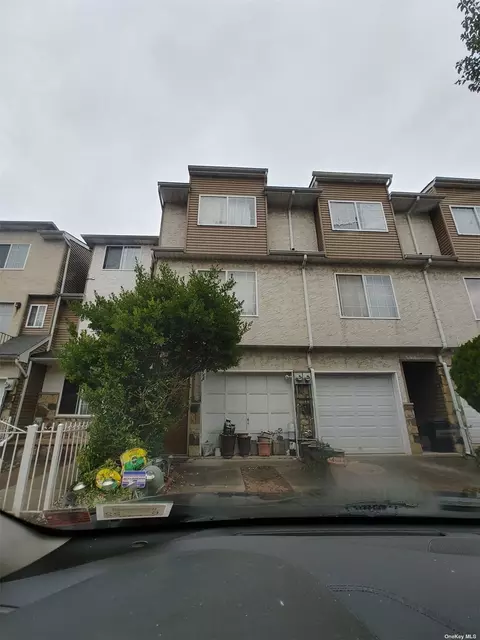 166 Long Pond Ln, Staten Island, NY 10304
