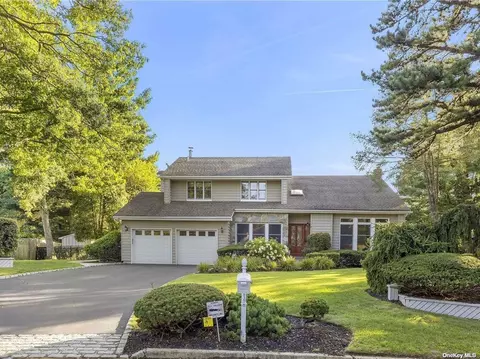 1 Pine Mdw, Commack, NY 11725