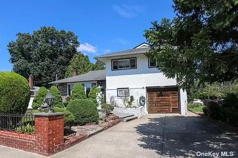 641 Pine Ln, East Meadow, NY 11554