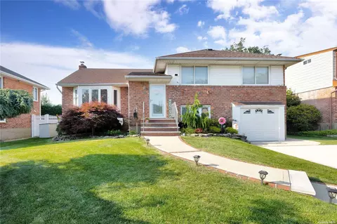 3815 Morton Ln, Seaford, NY 11783