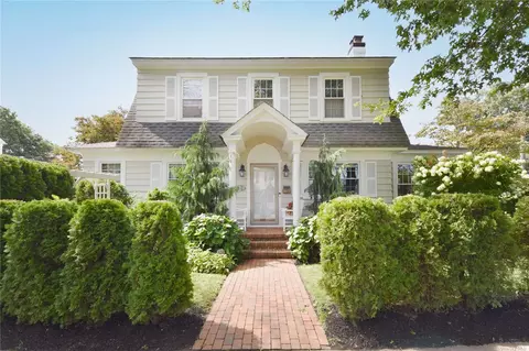 192 Carnation Ave, Floral Park, NY 11001