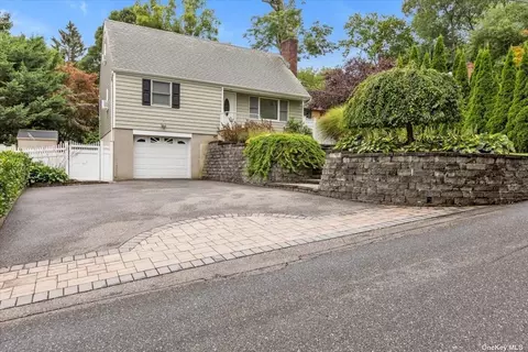 56 Norwich St, Huntington Station, NY 11746