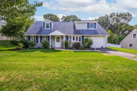 133 Rosemont Ave, Farmingville, NY 11738