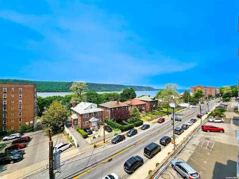 632 Warburton Ave #5F, Yonkers, NY 10701