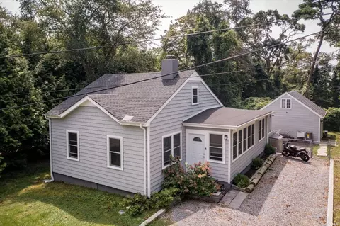 36 Rowing St, Patchogue, NY 11772