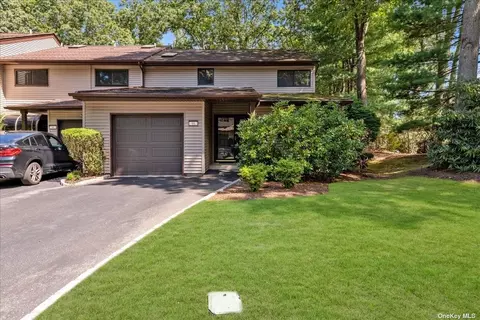 95 Northgate Cir #95, Melville, NY 11747