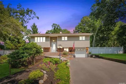 49 Greis Ave, Nesconset, NY 11767