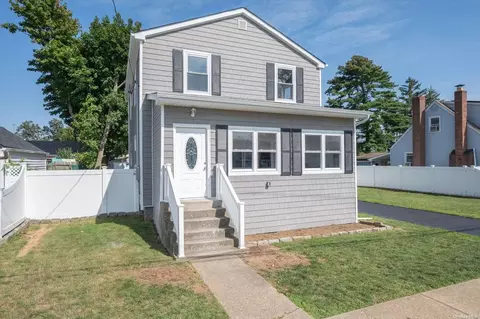 517 Liberty St, Uniondale, NY 11553