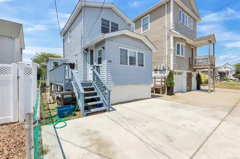 248 Arthur St, Freeport, NY 11520