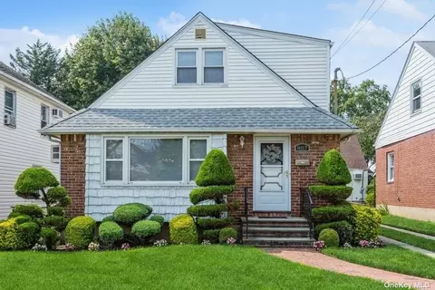 807 Premier Blvd, New Hyde Park, NY 11040