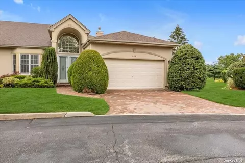 266 Altessa Blvd #266, Melville, NY 11747