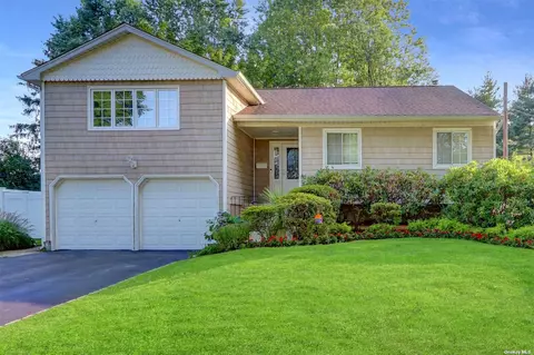 38 Primrose Ln, Kings Park, NY 11754
