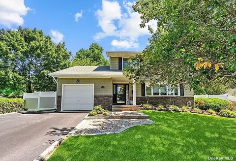 153 Fifty Acre Rd S, Smithtown, NY 11787