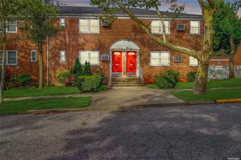 78-14 Cloverdale Blvd #B, Oakland Gardens, NY 11364