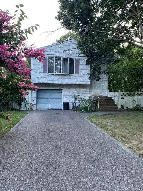 1142 Ocean Ave, Bay Shore, NY 11706