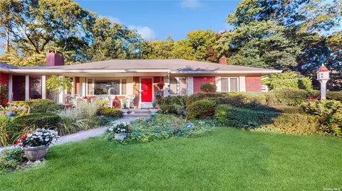 8 Ambrose Ln, Northport, NY 11768