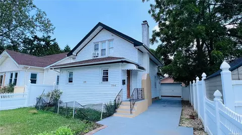 206 Wallace St, Freeport, NY 11520