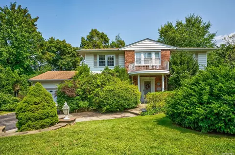 63 Oak Hill Dr, Oyster Bay, NY 11771