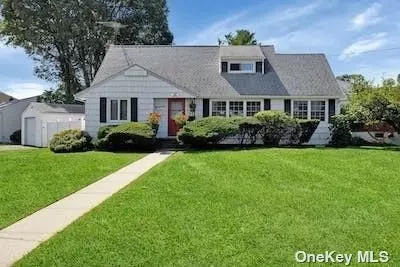 19 Mindy Ln, Westbury, NY 11590